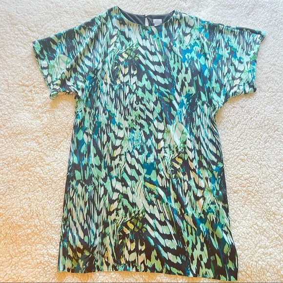NWOT Chico’s size 2 Feather-Print Satin Shift Dress STYLE: 570307253. (2=12) - Picture 4 of 10